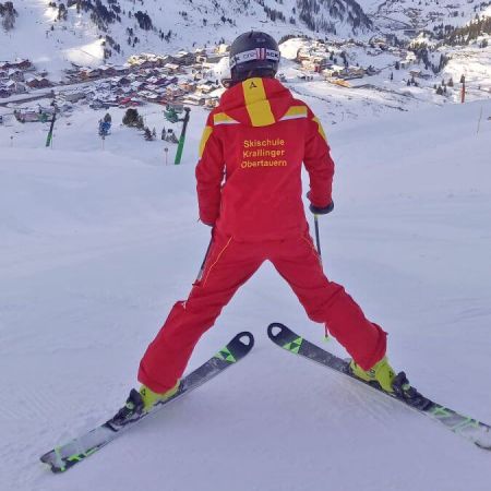 Skilehrer der Skischule Krallinger auf der Piste am Obertauern